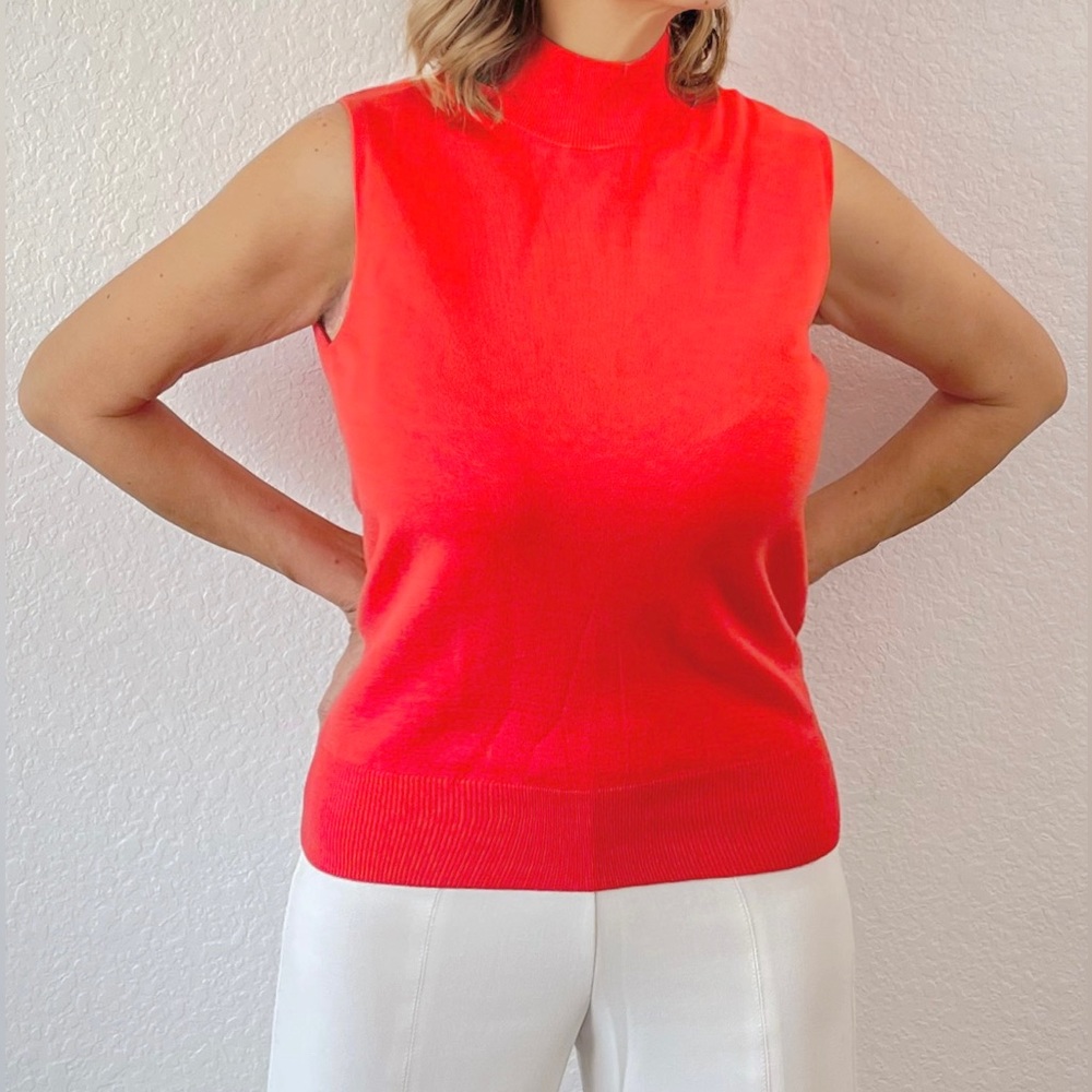 ANN TAYLOR - NEW - Mock Neck Sleeveless Tank Top. Color: Orange/Red. Size (S).